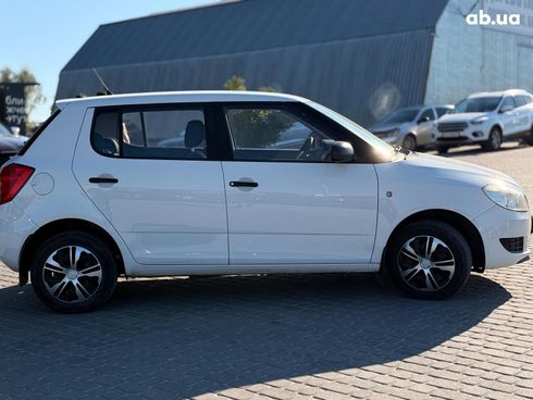 Skoda Fabia 2013 белый - фото 11