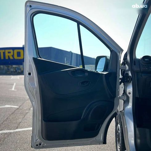 Renault Trafic 2021 - фото 16