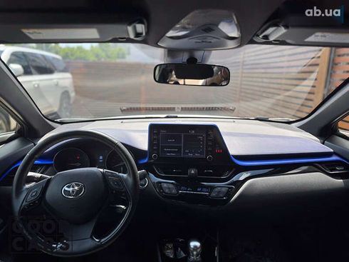 Toyota C-HR 2020 - фото 18
