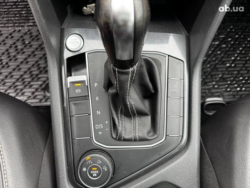 Volkswagen Tiguan 2021 синий - фото 36