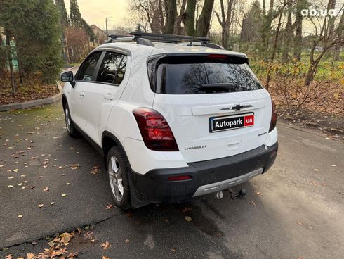 Chevrolet Tracker 2013 белый - фото 14