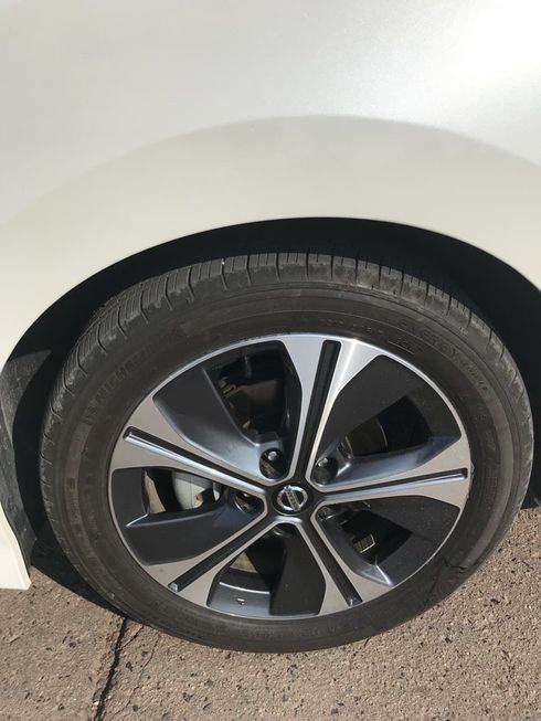 Nissan Leaf 2018 белый - фото 10