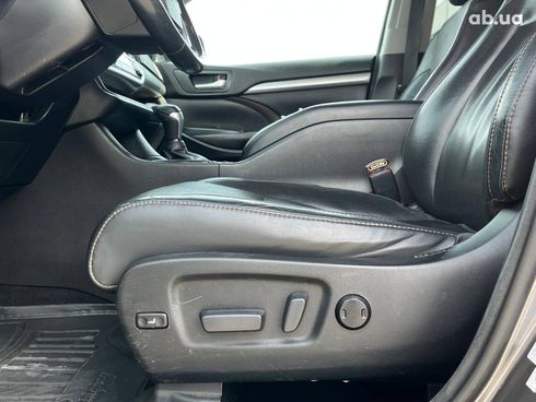 Toyota Highlander 2016 серый - фото 15