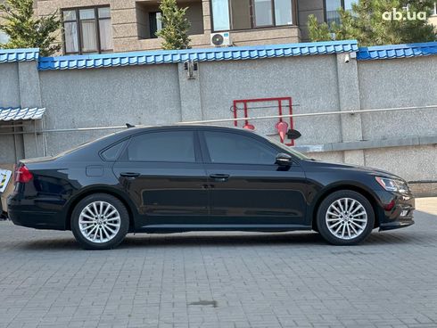 Volkswagen Passat 2016 черный - фото 4