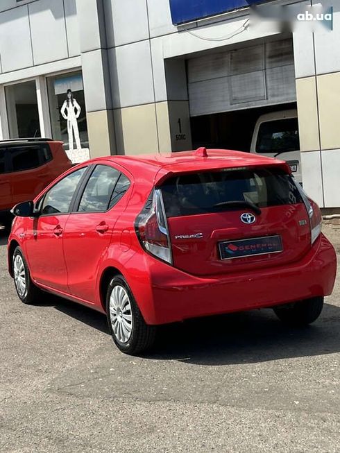 Toyota Prius 2015 - фото 11