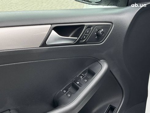 Volkswagen Jetta 2016 белый - фото 33