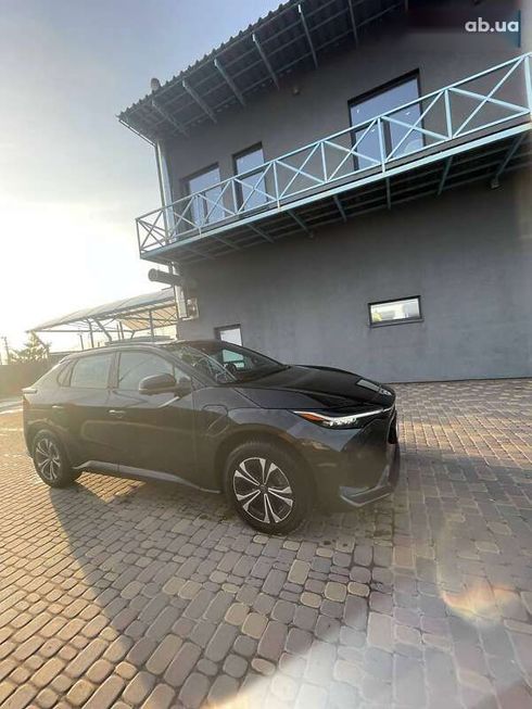 Toyota bZ 2022 - фото 3