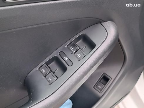 Volkswagen Jetta 2015 белый - фото 17