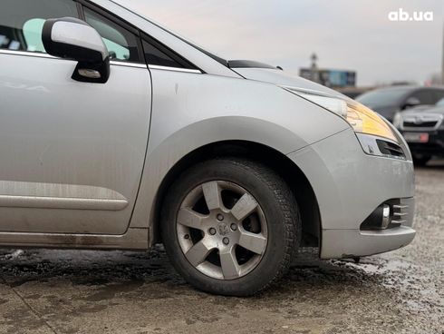Peugeot 5008 2011 серый - фото 12
