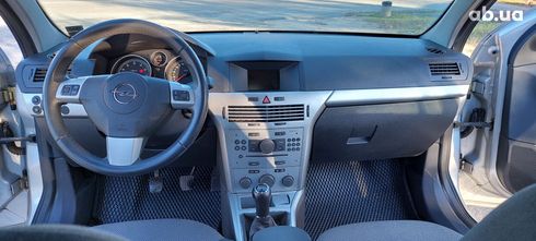 Opel Astra 2009 серебристый - фото 5