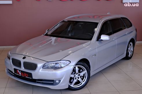BMW 5 серия 2011 серый - фото 2