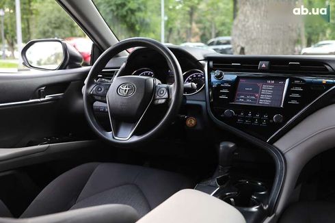 Toyota Camry 2018 - фото 12
