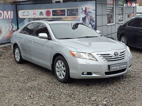 Toyota Camry 2006 серебристый - фото 3