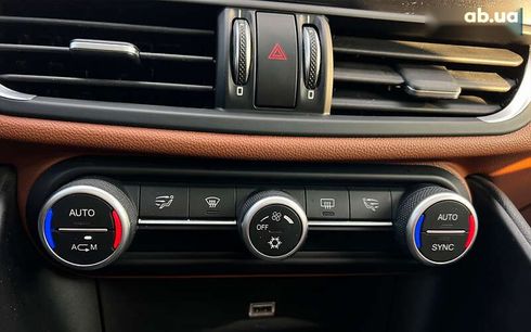 Alfa Romeo Giulia 2017 - фото 14