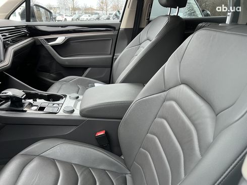 Volkswagen Touareg 2022 - фото 28