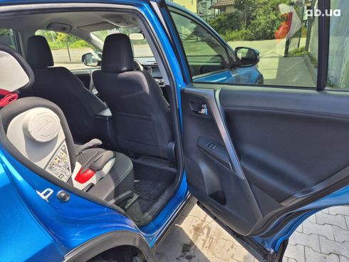 Toyota RAV4 2016 голубой - фото 7