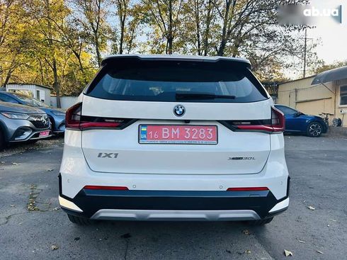 BMW iX1 2023 - фото 4