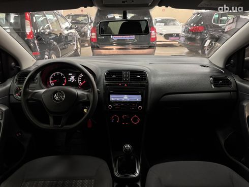 Volkswagen Polo 2017 белый - фото 7