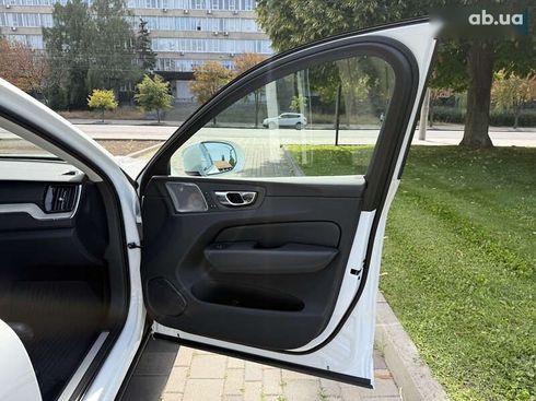 Volvo XC60 2020 - фото 28