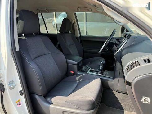 Toyota Land Cruiser Prado 2019 - фото 27