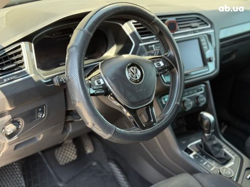 Volkswagen Tiguan 2017 черный - фото 23