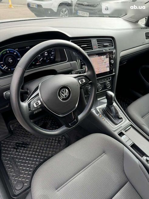 Volkswagen e-Golf 2020 - фото 21