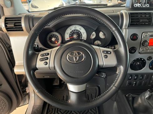 Toyota FJ Cruiser 2013 - фото 12