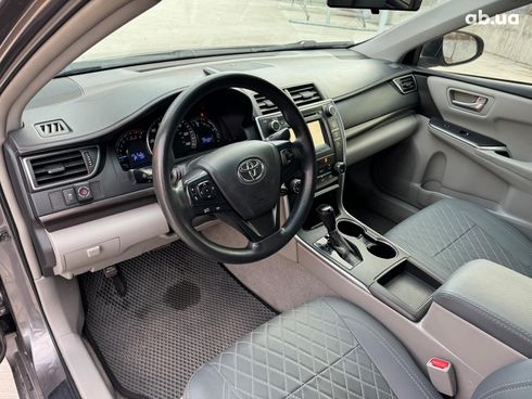 Toyota Camry 2015 серый - фото 23
