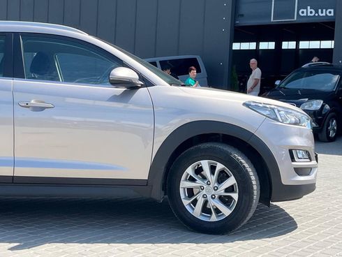 Hyundai Tucson 2018 бежевый - фото 12