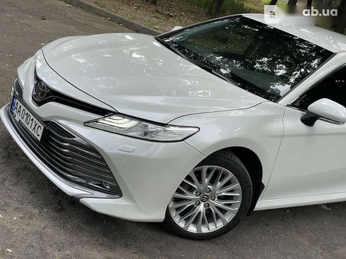 Toyota Camry 2020 - фото 9