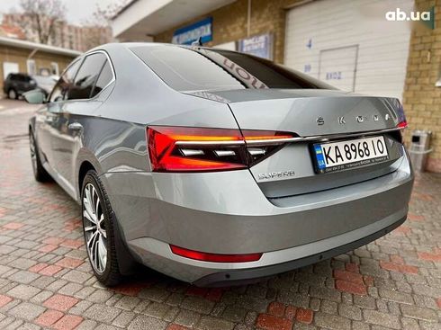 Skoda Superb 2021 - фото 11