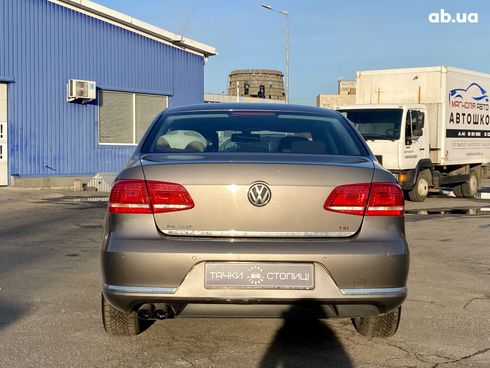 Volkswagen Passat 2011 коричневый - фото 4