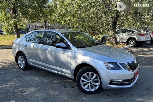 Skoda Octavia 2018 - фото 11