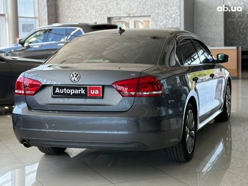 Volkswagen Passat 2013 серый - фото 7
