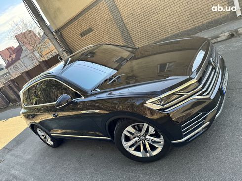 Volkswagen Touareg 2018 коричневый - фото 12