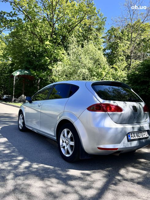 SEAT Leon 2005 серебристый - фото 7
