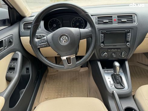 Volkswagen Jetta 2012 белый - фото 23