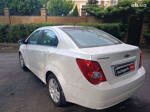 Chevrolet Aveo 2013 белый - фото 7