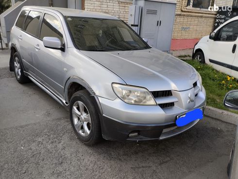 Mitsubishi Outlander 2005 серебристый - фото 2