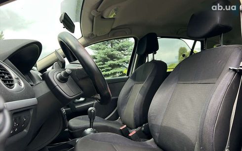 Renault Clio 2008 - фото 18