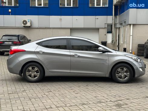 Hyundai Elantra 2013 серый - фото 4