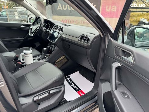 Volkswagen Tiguan 2019 серый - фото 17