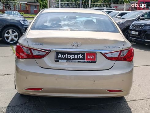 Hyundai Sonata 2010 бежевый - фото 7