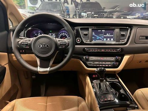 Kia Carnival 2015 - фото 22