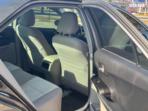 Toyota Camry 2012 серый - фото 11