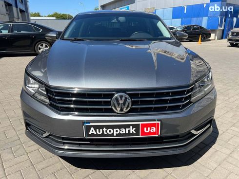 Volkswagen Passat 2018 серый - фото 2