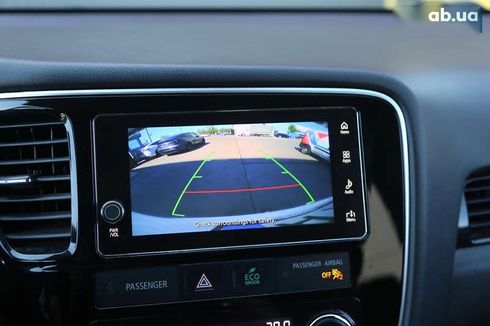 Mitsubishi Outlander 2017 - фото 17