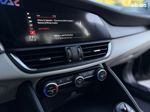 Alfa Romeo Giulia 2017 - фото 27