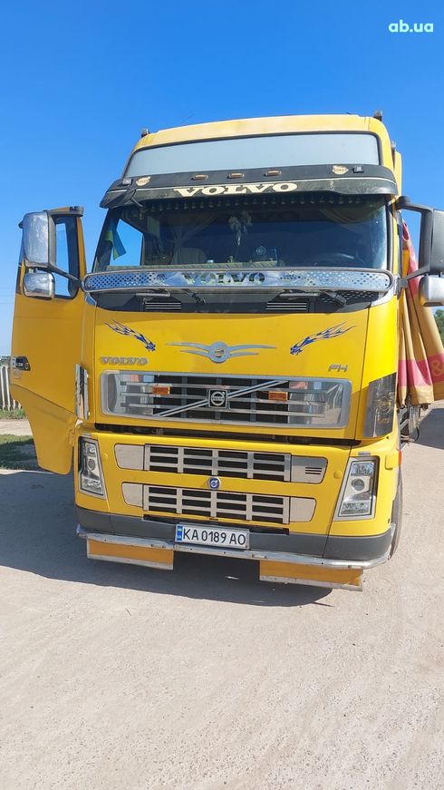 Volvo FH 12 2005 желтый - фото 2