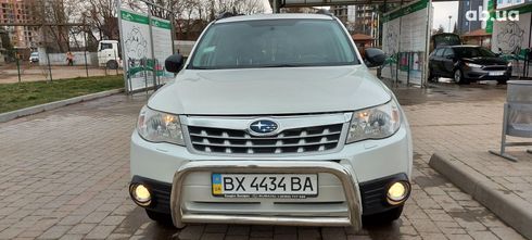 Subaru Forester 2011 белый - фото 12